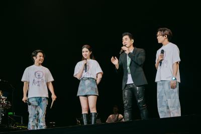 告五人《第一次新世界巡回演唱會(huì)【宇宙的有趣】》來(lái)到西安 安可時(shí)任賢齊現(xiàn)身舞臺(tái)